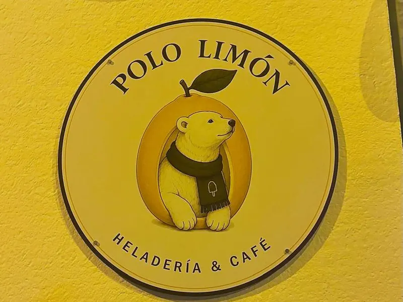 El logo de Polo Limón pintado en la fachada