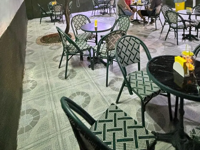 Mesas de la terraza al detalle
